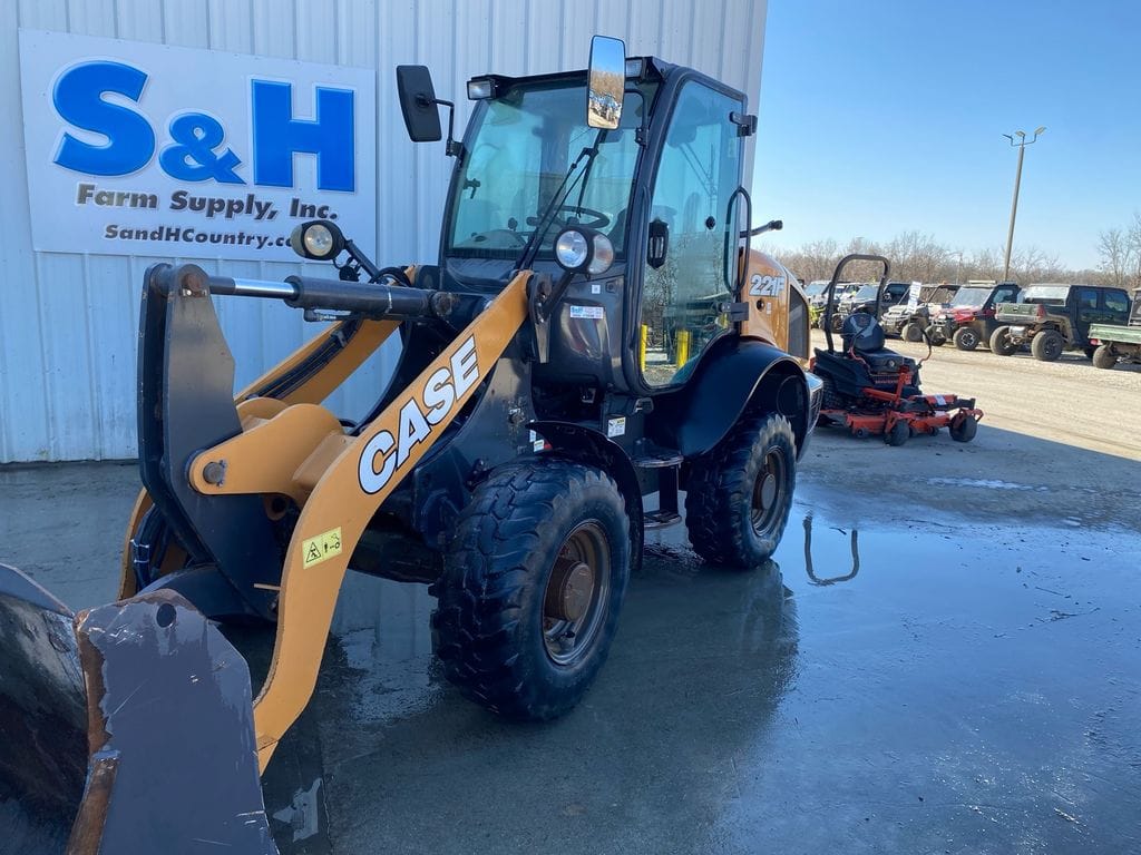 2016 Case 221F Equipment Image0