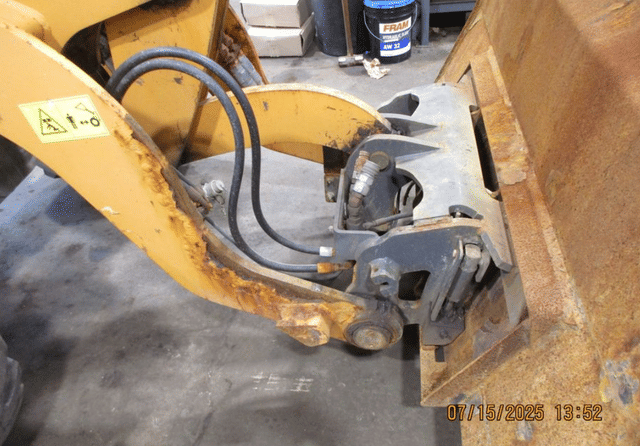 Image of Case 321F equipment image 4