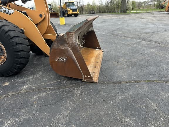 Image of Case 621F equipment image 4