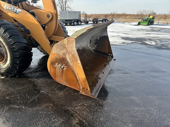 Image of Case 621F equipment image 4