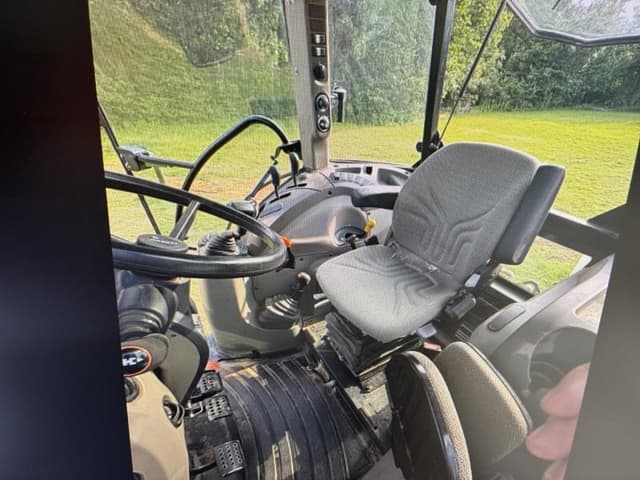 Image of Case IH Farmall 65A equipment image 3