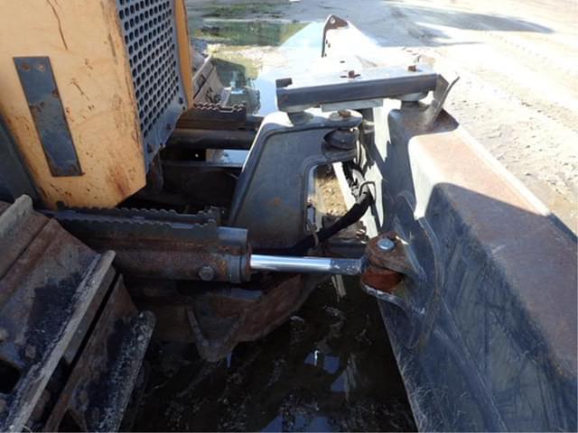 Image of Case 750M equipment image 4