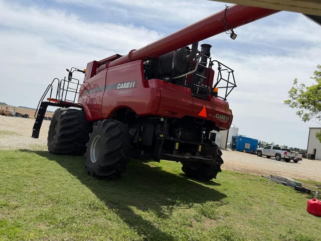 Image of Case IH 8240 equipment image 3