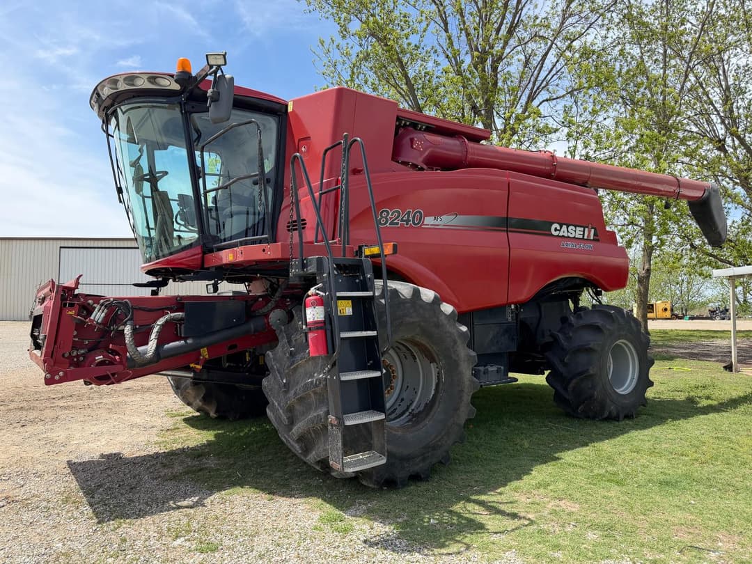 Image of Case IH 8240 Primary image