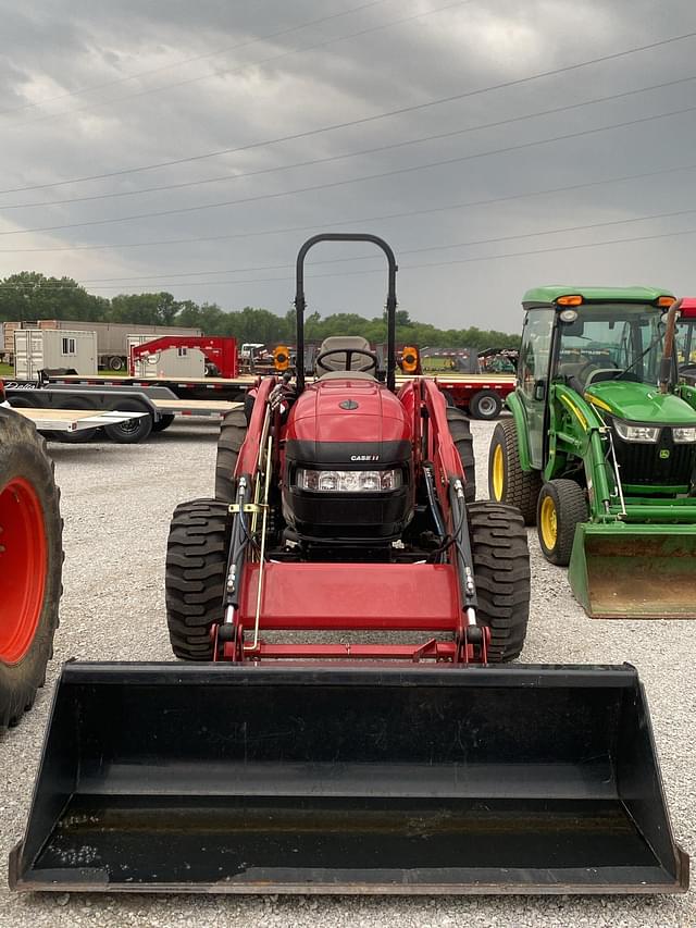 Image of Case IH Farmall 50C equipment image 2