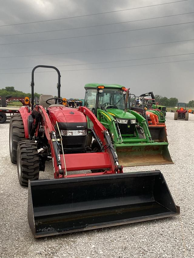 Image of Case IH Farmall 50C equipment image 3