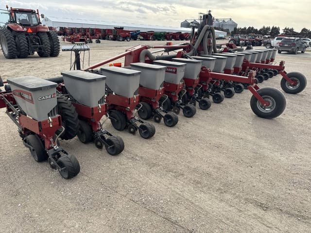 Image of Case IH 1235 equipment image 2