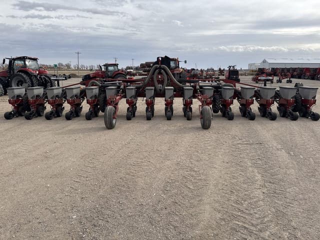 Image of Case IH 1235 equipment image 4