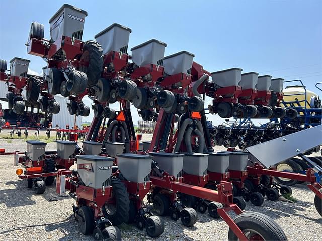 Image of Case IH 1235 equipment image 4