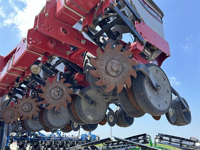 Image of Case IH 1235 equipment image 1