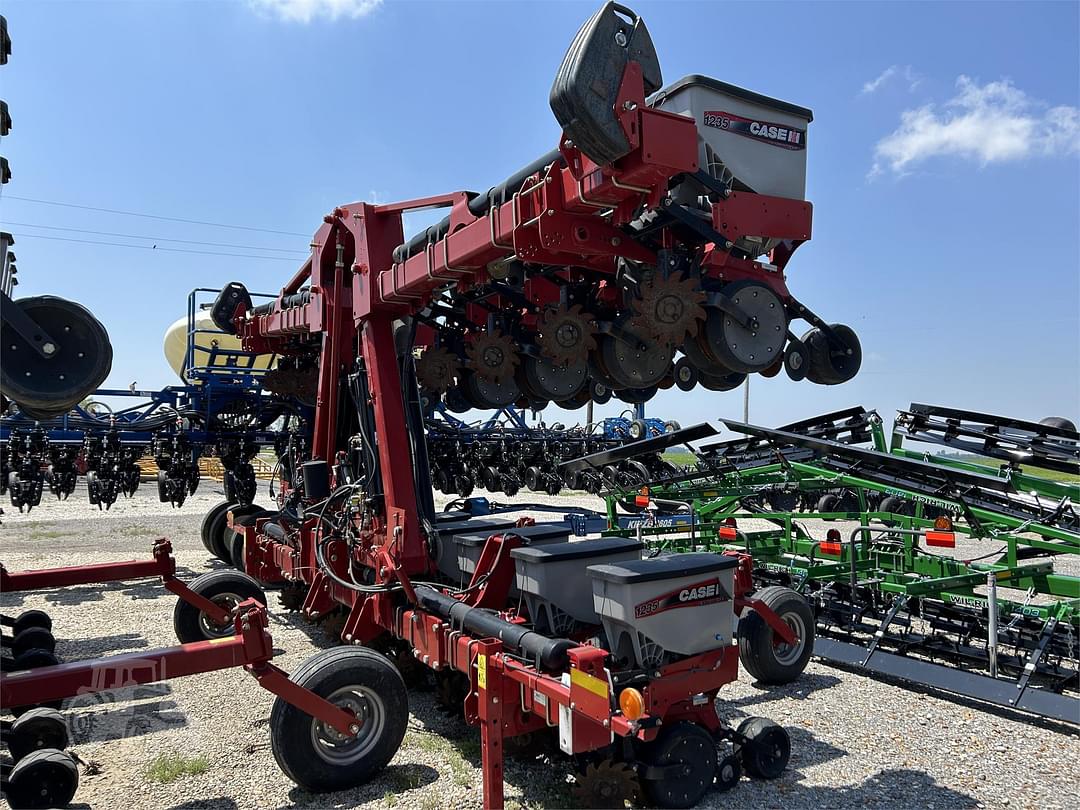 Image of Case IH 1235 Primary image