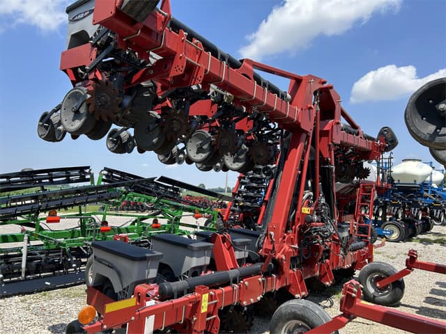 Image of Case IH 1235 equipment image 1
