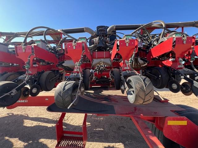 Image of Case IH 1245 equipment image 2