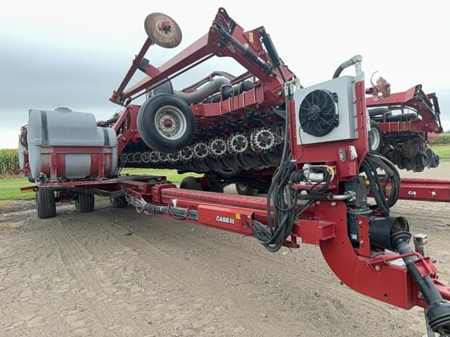 Image of Case IH 1245 equipment image 3