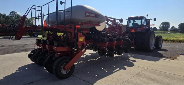 Image of Case IH 1255 equipment image 2