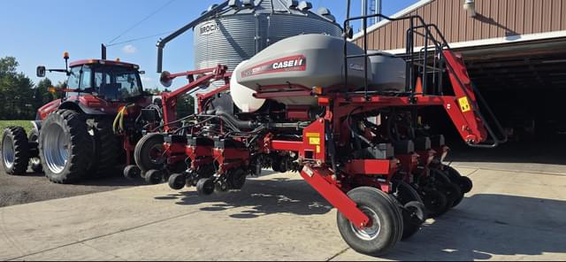 Image of Case IH 1255 equipment image 1