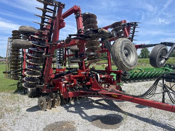 Image of Case IH 330 equipment image 4