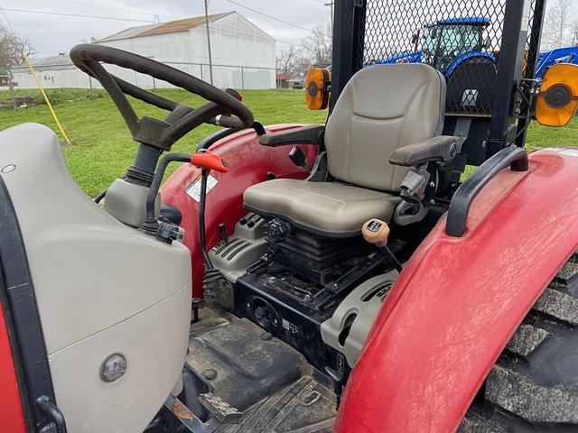 Image of Case IH Farmall 40C equipment image 4