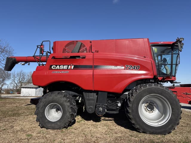 Image of Case IH 7240 equipment image 1