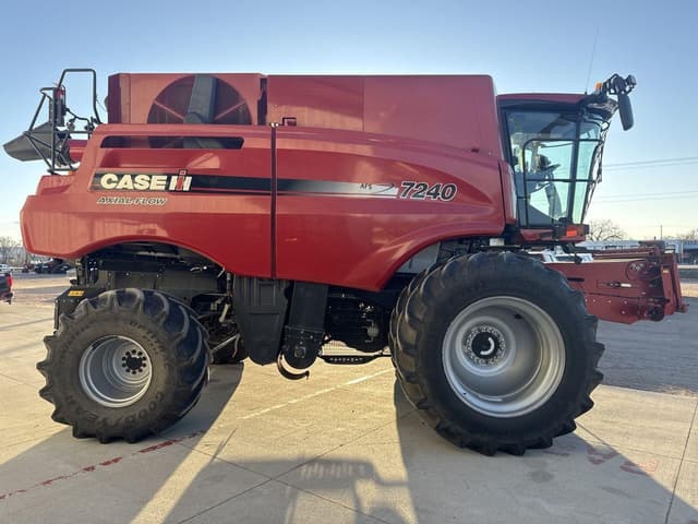 Image of Case IH 7240 equipment image 2