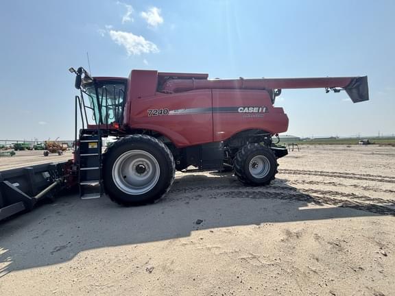 Image of Case IH 7240 equipment image 2