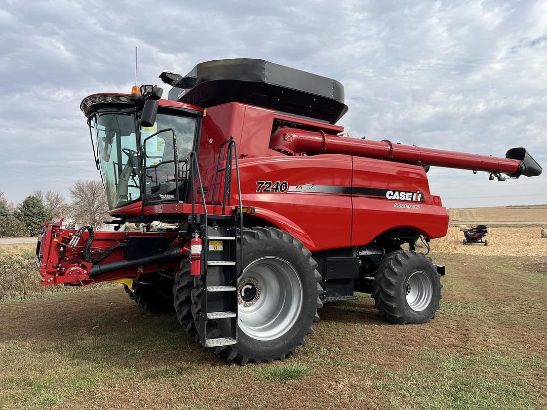 Image of Case IH 7240 Image 0