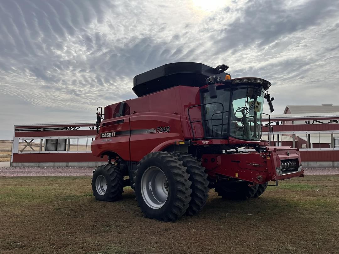 Image of Case IH 7240 Image 1