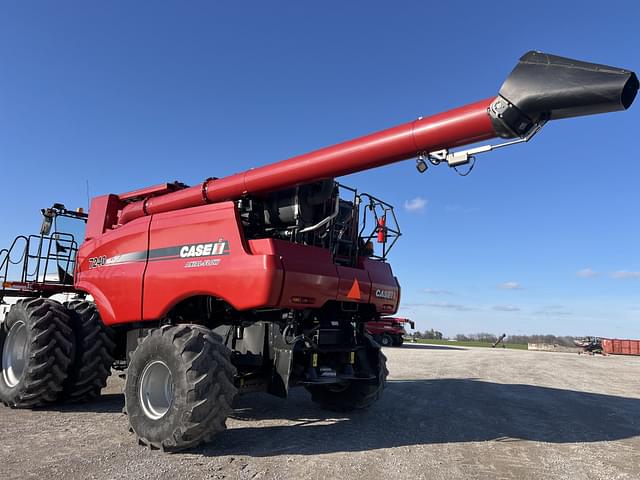 Image of Case IH 7240 equipment image 4