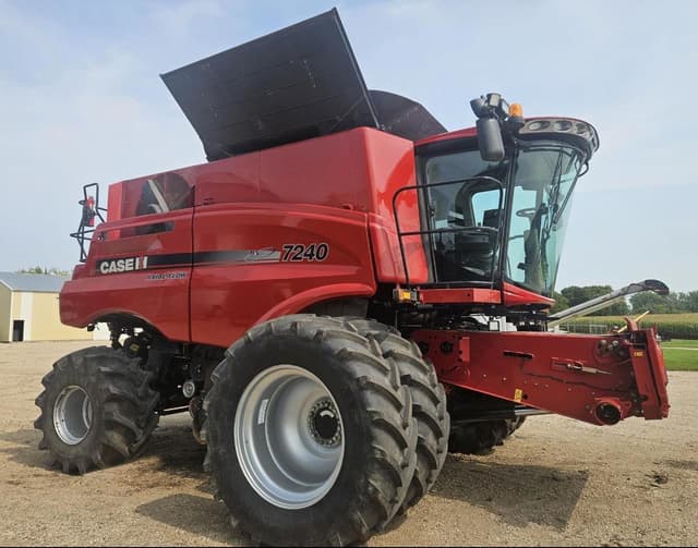 Image of Case IH 7240 equipment image 4