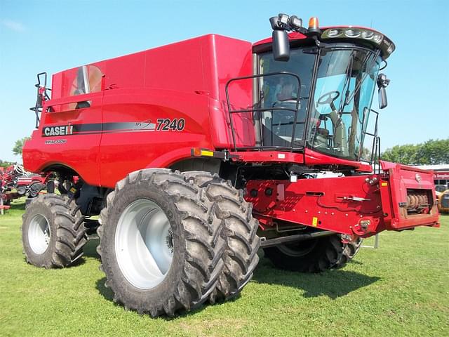 Image of Case IH 7240 equipment image 3