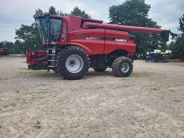 Image of Case IH 7240 equipment image 1