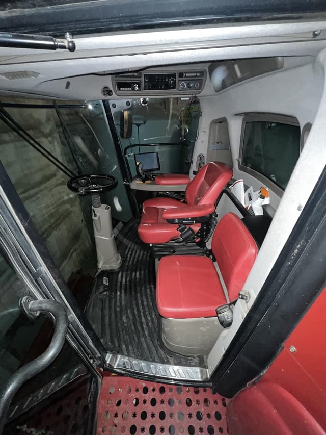 Image of Case IH 8240 equipment image 1