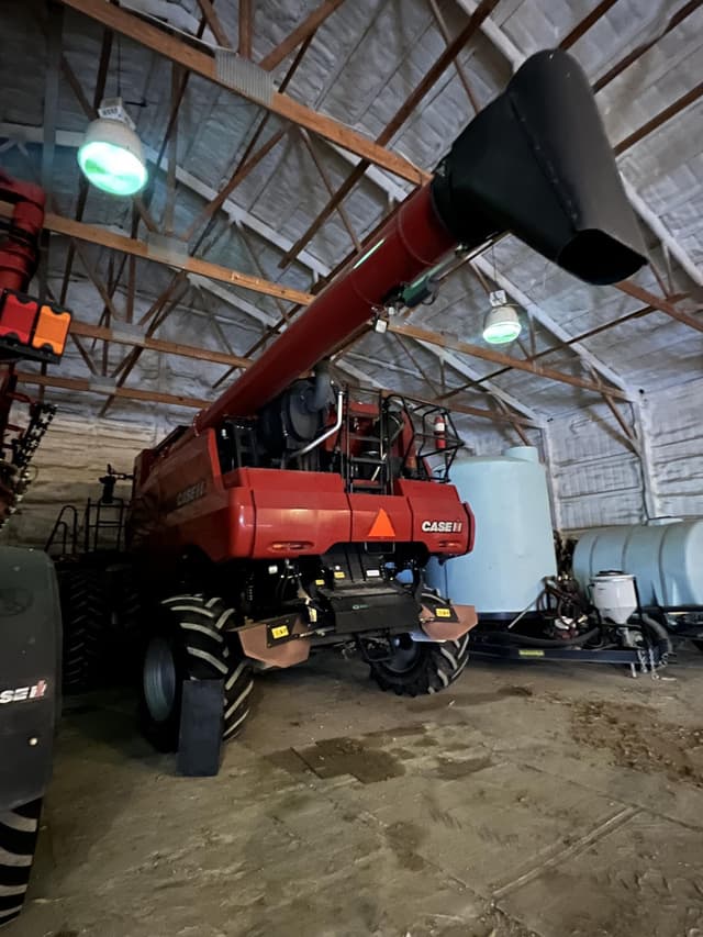 Image of Case IH 8240 equipment image 3