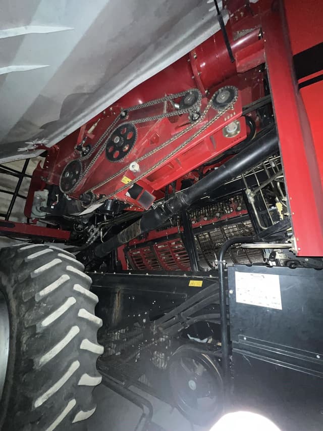 Image of Case IH 8240 equipment image 4