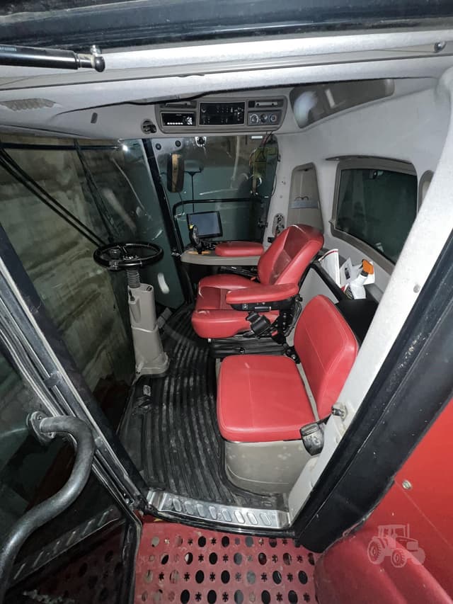 Image of Case IH 8240 equipment image 1