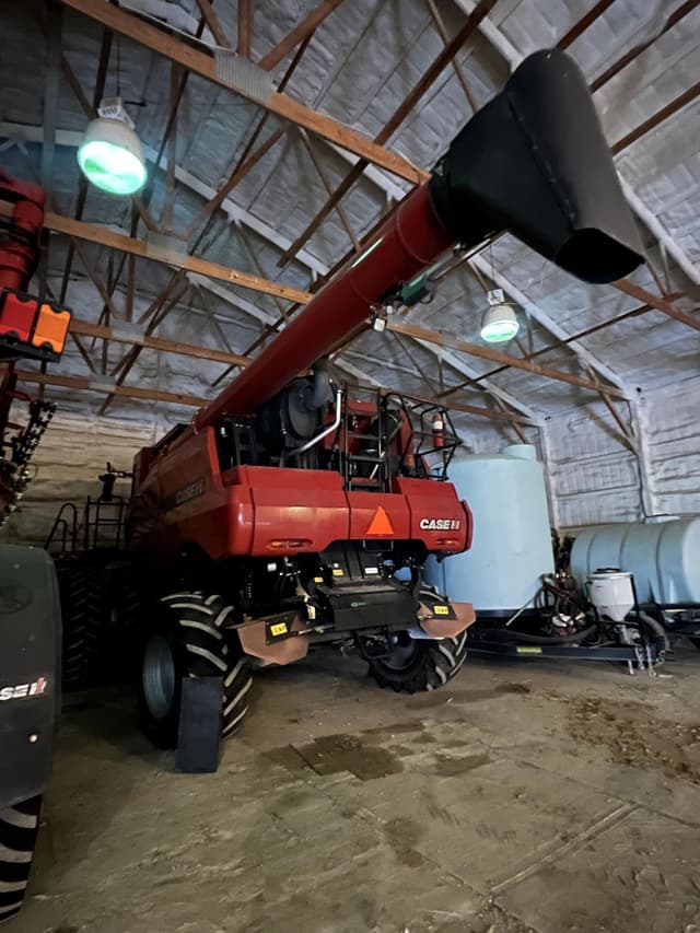 Image of Case IH 8240 equipment image 3