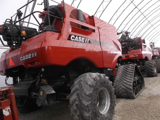 Image of Case IH 8240 equipment image 4