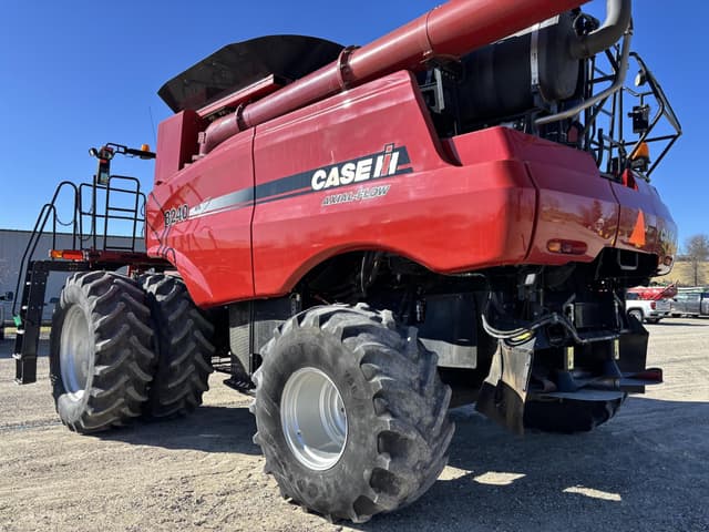 Image of Case IH 8240 equipment image 2