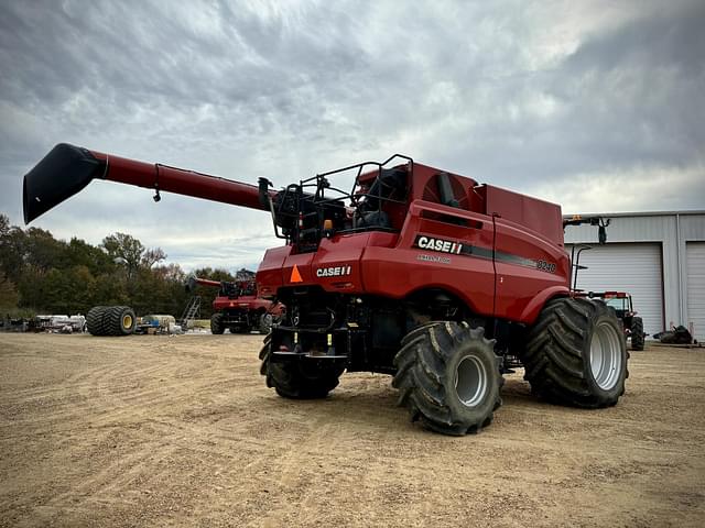 Image of Case IH 8240 equipment image 4