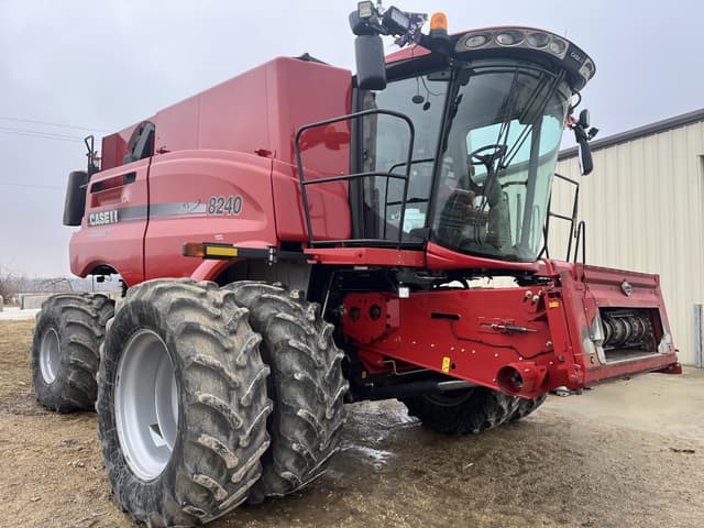 Image of Case IH 8240 equipment image 2