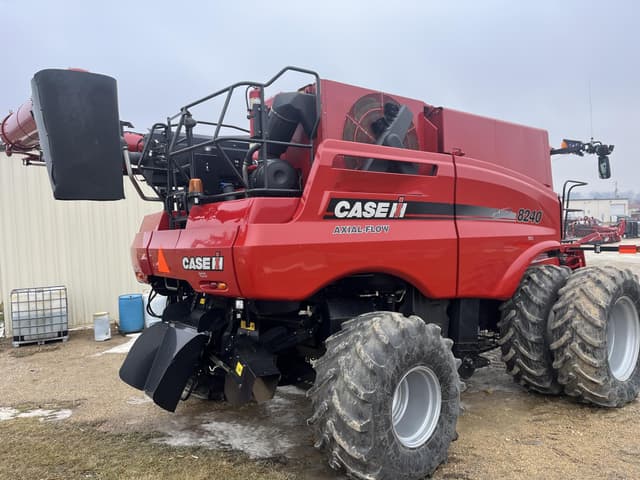 Image of Case IH 8240 equipment image 3