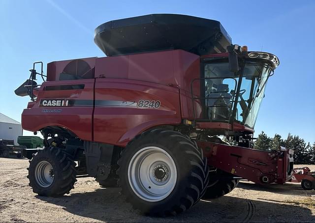 Image of Case IH 8240 equipment image 4