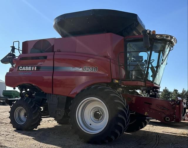 Image of Case IH 8240 equipment image 1