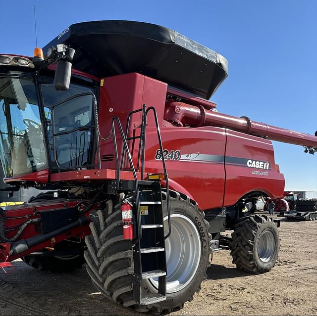 Image of Case IH 8240 equipment image 1