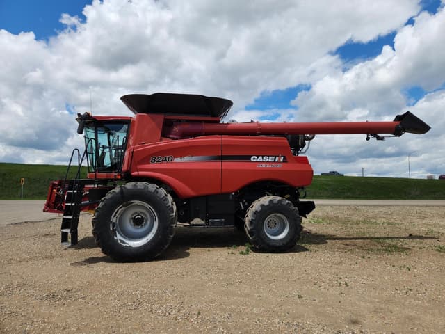Image of Case IH 8240 equipment image 1