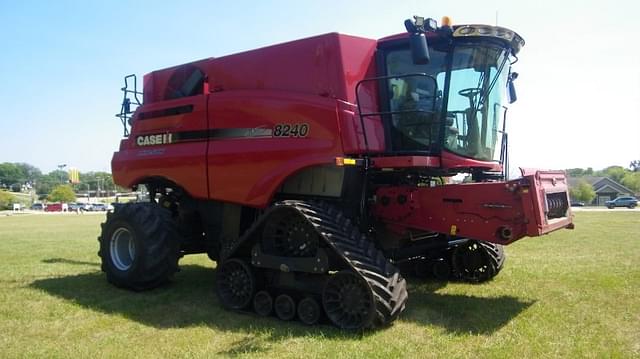 Image of Case IH 8240 equipment image 4