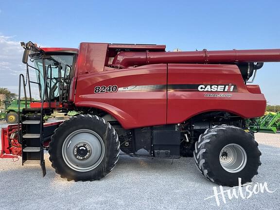 Image of Case IH 8240 equipment image 1