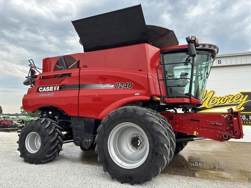 Image of Case IH 8240 Primary image
