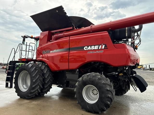 Image of Case IH 8240 equipment image 4