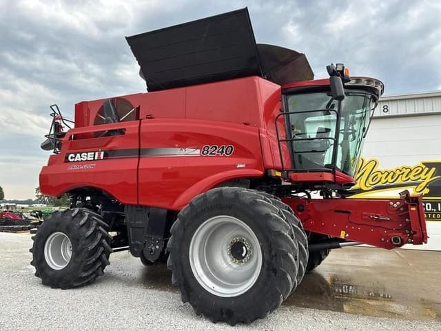 Image of Case IH 8240 equipment image 1